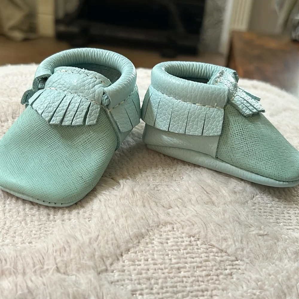 Baby premium leather Freshly Picked infant textured teal moccasins Size 1